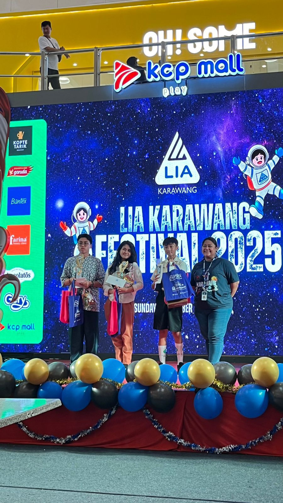 SMP Ignatius Slamet Riyadi Resinda Juara 1 Vocab Battle di LIA Karawang Festival 2025