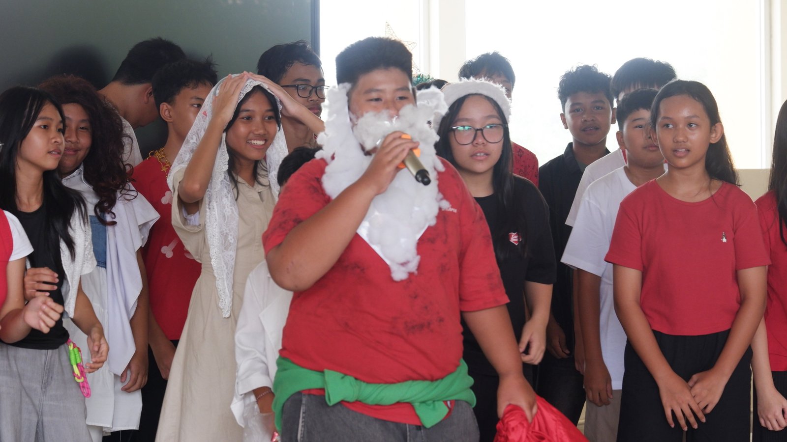 CELEBRATE, CONNECT, CARE: NATALNYA ANAK SMP ISR!